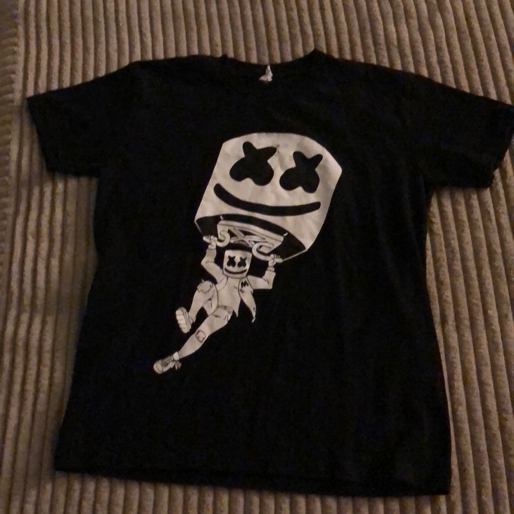 I am selling a Fortnite shirt